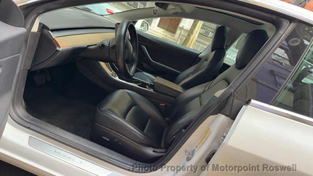 Tesla Model 3 photo 2