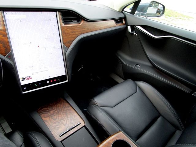 2019 Tesla Model S null photo 23