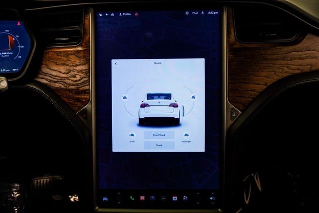 2019 Tesla Model X Long Range photo 32