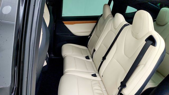 2019 Tesla Model X Long Range AWD w/ 7-Seat Cream Premium Interior - 23096107 - 24