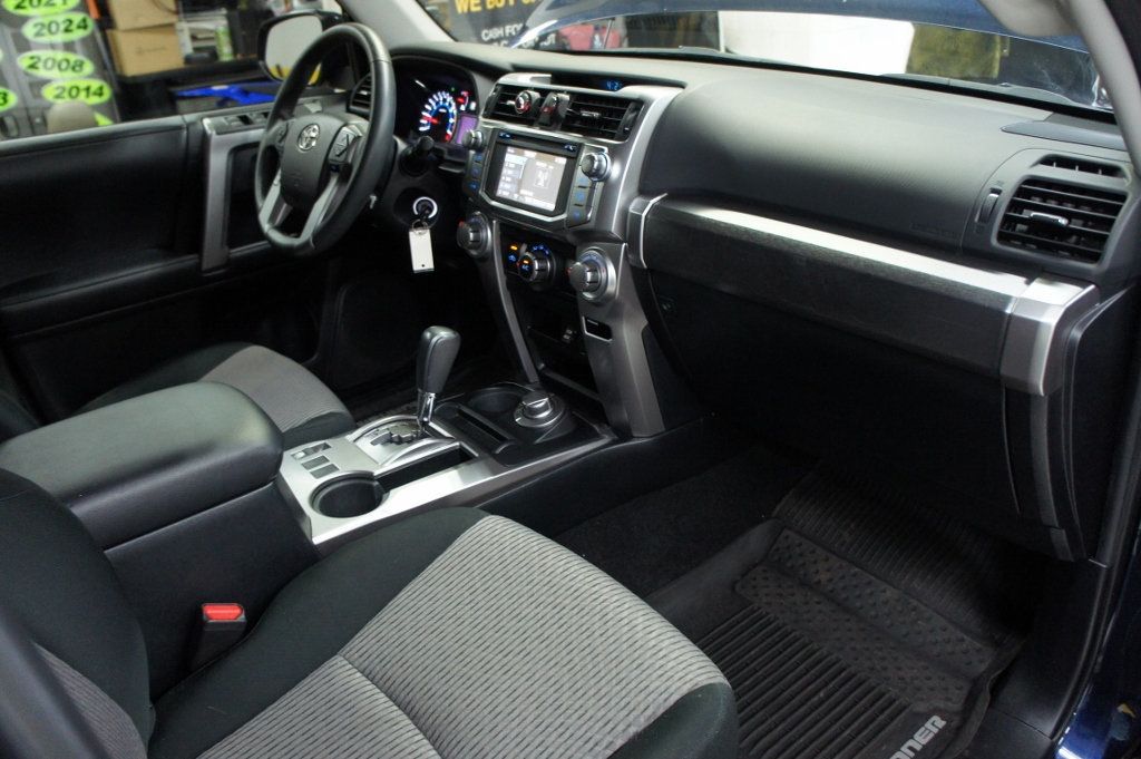 2019 Toyota 4Runner Low Mileage, Dealer Serviced, SR5 4WD, Immaculate - 22982500 - 4