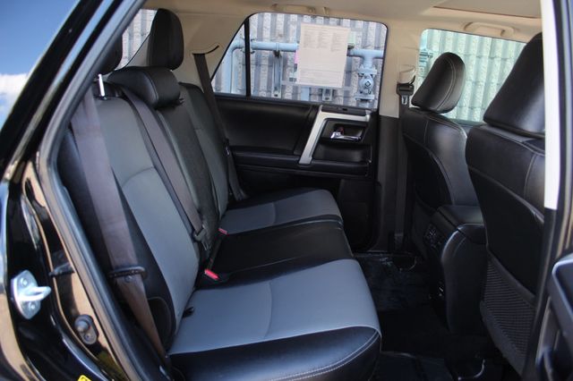 2019 Toyota 4Runner ONE OWNER SR5 PREMIUM LEATHER MOONROOF, NAVIGATION NEW TIRES - 22900778 - 9