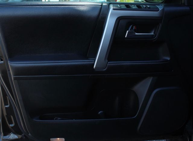 2019 Toyota 4Runner ONE OWNER SR5 PREMIUM LEATHER MOONROOF, NAVIGATION NEW TIRES - 22900778 - 18