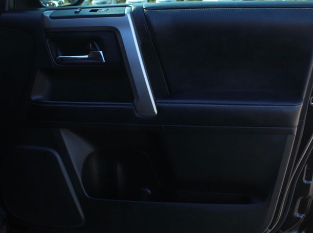 2019 Toyota 4Runner ONE OWNER SR5 PREMIUM LEATHER MOONROOF, NAVIGATION NEW TIRES - 22900778 - 5