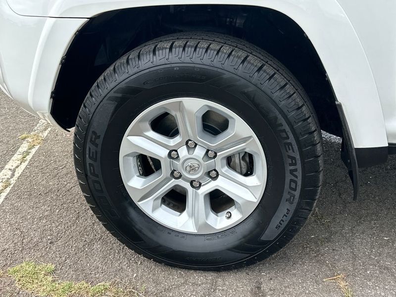 2019 Toyota 4Runner SR5 4WD - 22980787 - 10