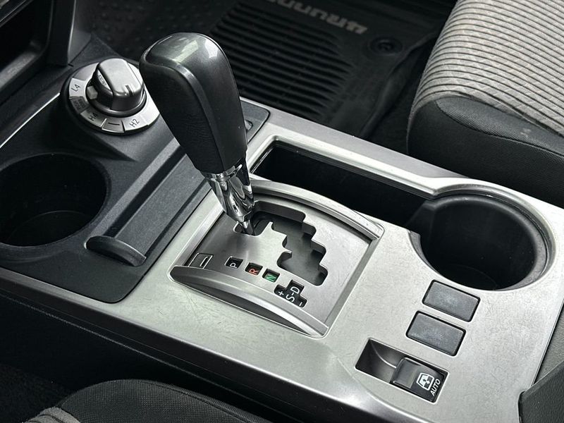 2019 Toyota 4Runner SR5 4WD - 22980787 - 17