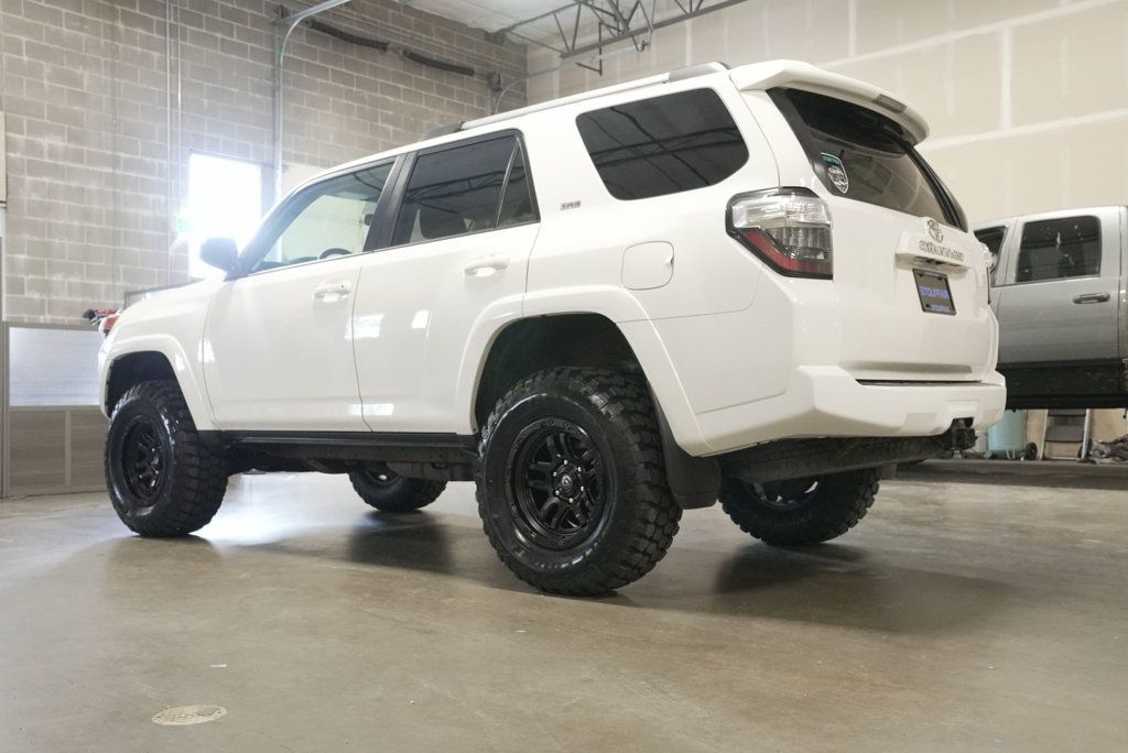 2019 Toyota 4Runner SR5 4WD photo 3