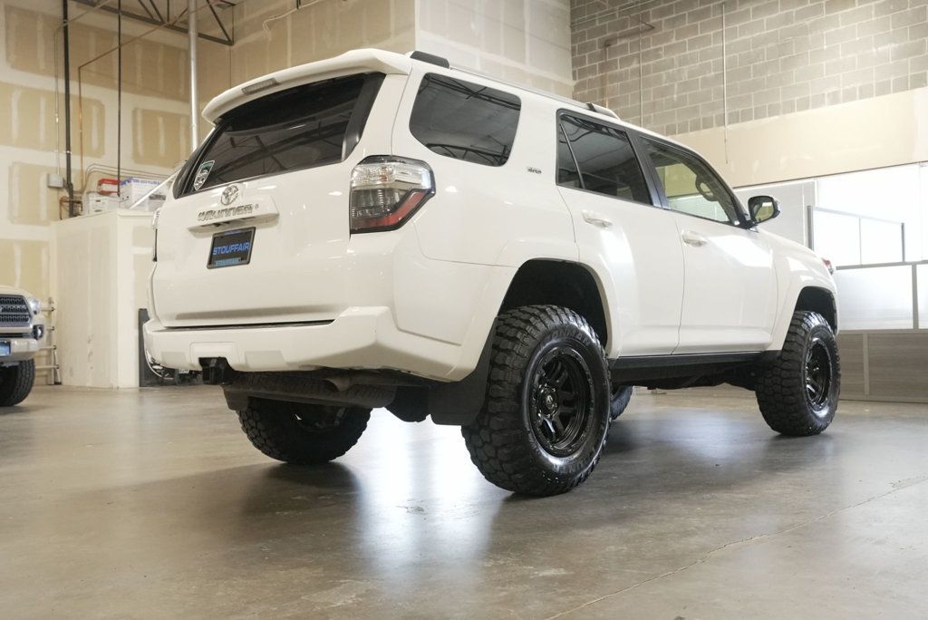 2019 Toyota 4Runner SR5 4WD photo 4