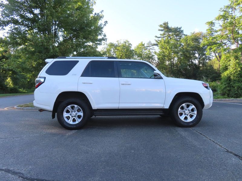 2019 Toyota 4Runner SR5 Premium 4WD photo 8