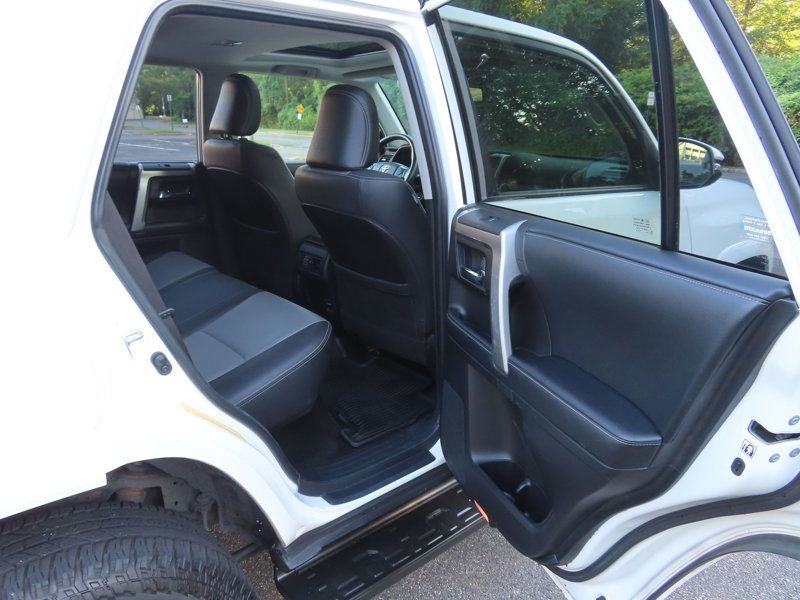 2019 Toyota 4Runner SR5 Premium 4WD photo 18