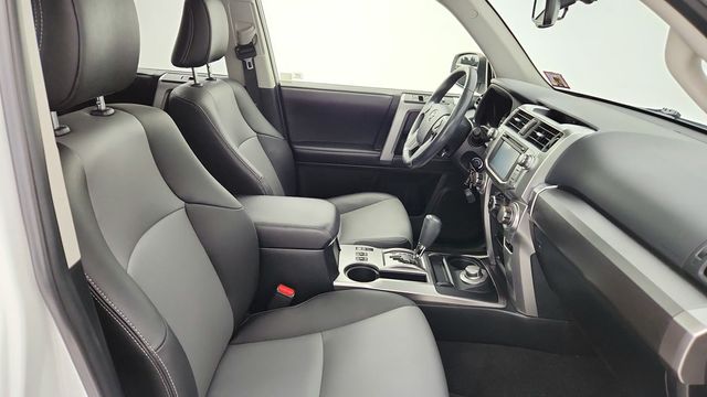 2019 Toyota 4Runner SR5 Premium 4WD with Power Sunroof & Running Boards - 22950740 - 25