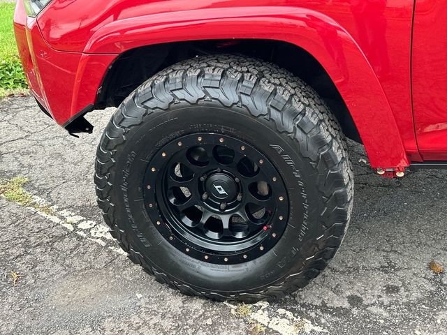 2019 Toyota 4Runner TRD Off-Road - 22999923 - 11