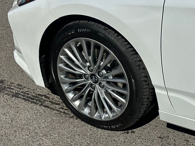 2019 Toyota Avalon XLE XSE Touring Limited photo 18