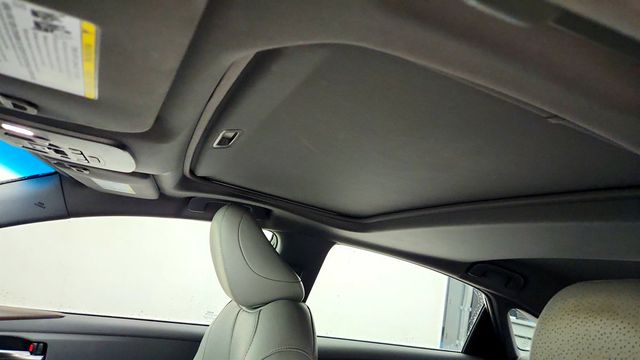 2019 Toyota Avalon Limited w/ Advanced Safety Package - 23075445 - 9