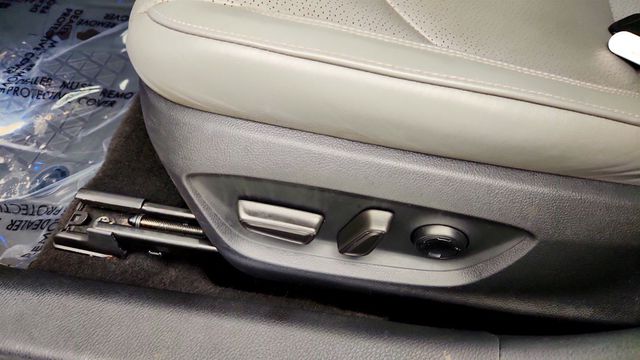 2019 Toyota Avalon Limited w/ Advanced Safety Package - 23075445 - 11