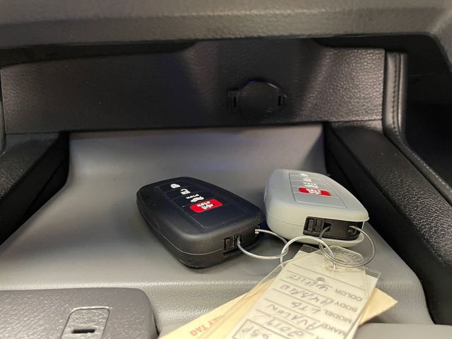 2019 Toyota Avalon Hybrid Limited - 22966854 - 25