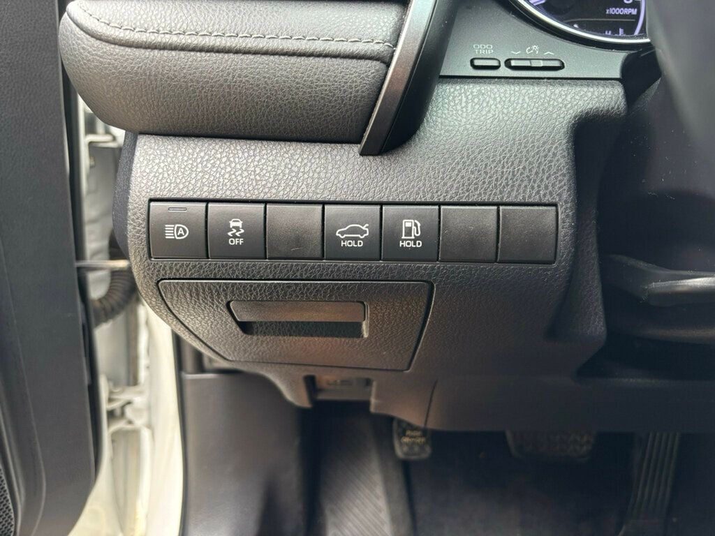 2019 Toyota Camry  - 23007800 - 32