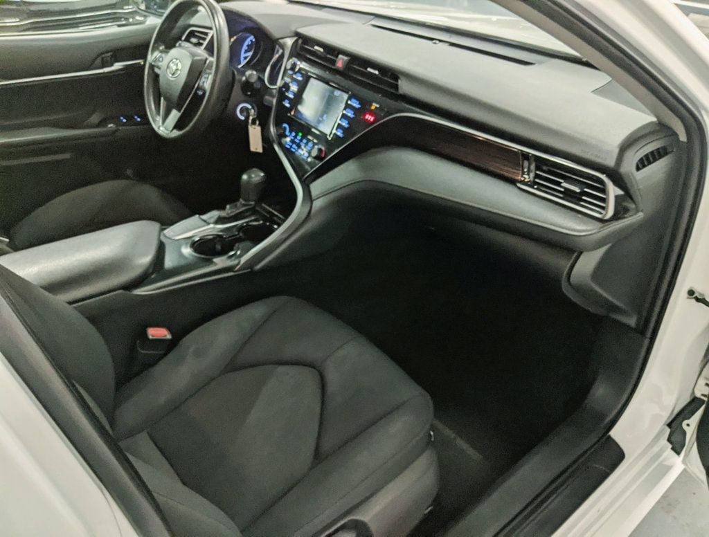 2019 Toyota Camry LE Automatic - 22418531 - 30