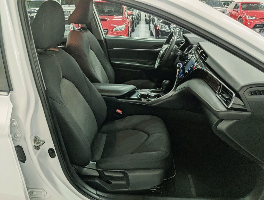 2019 Toyota Camry LE Automatic - 22418531 - 31