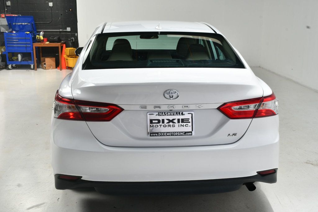 2019 Toyota Camry SE XLE photo 8