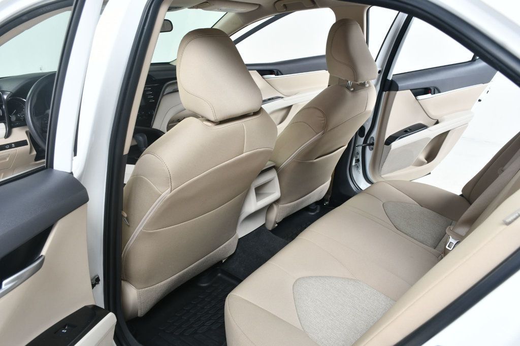 2019 Toyota Camry SE XLE photo 26