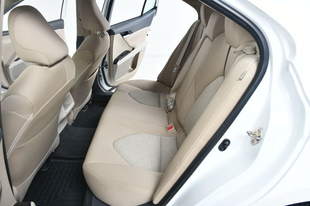 2019 Toyota Camry SE XLE photo 27