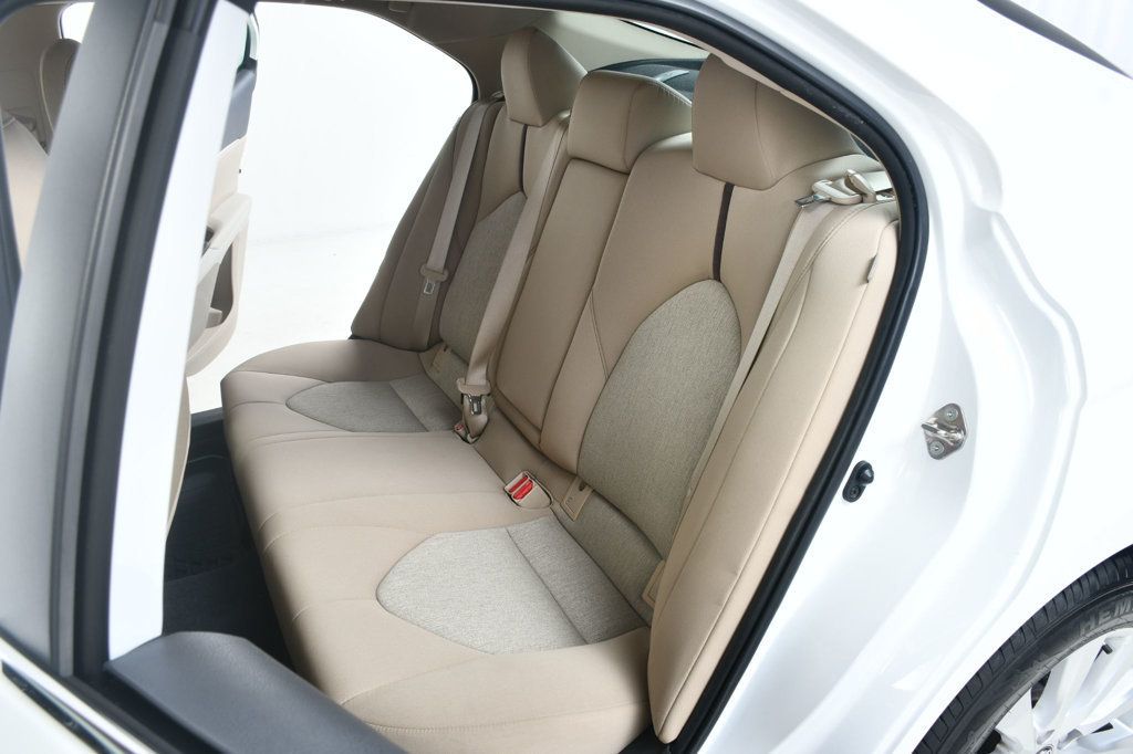 2019 Toyota Camry SE XLE photo 28