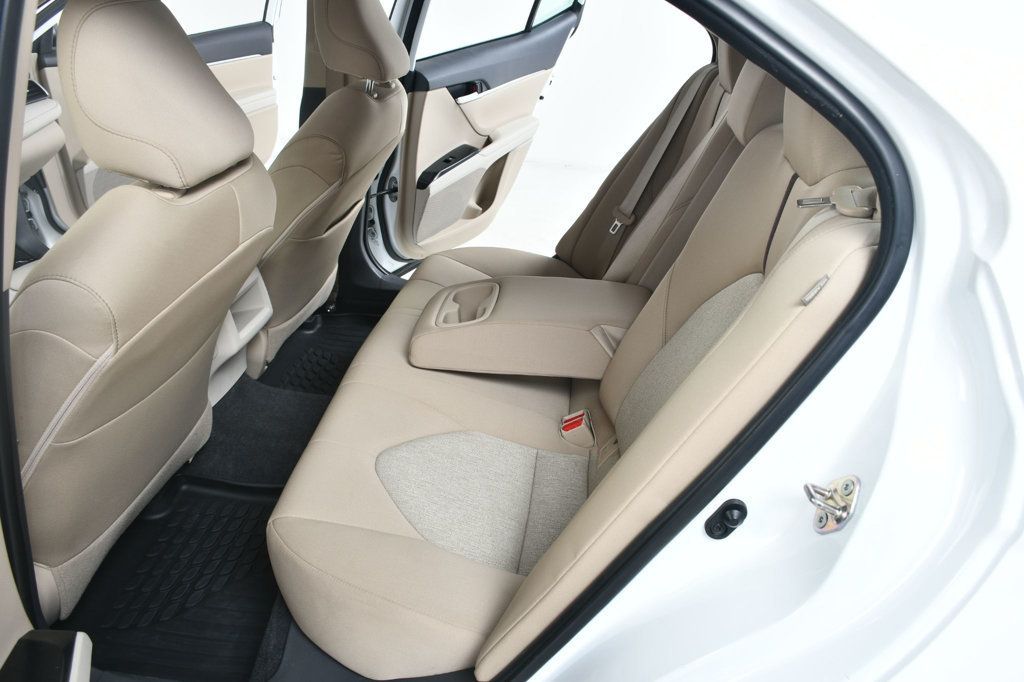 2019 Toyota Camry SE XLE photo 29