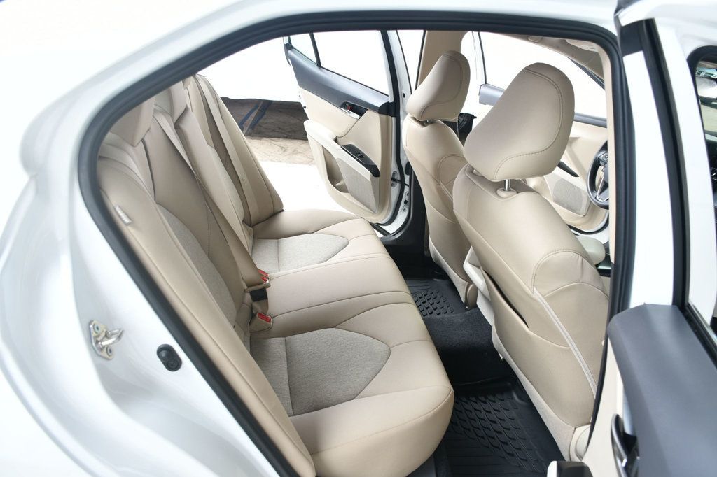 2019 Toyota Camry SE XLE photo 31