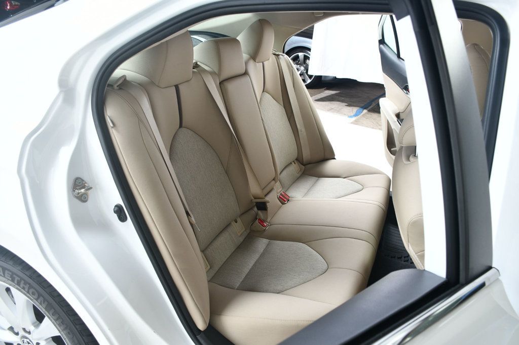 2019 Toyota Camry SE XLE photo 33