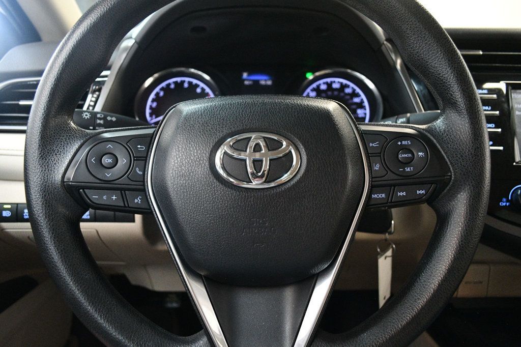 2019 Toyota Camry SE XLE photo 34
