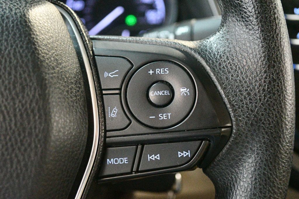 2019 Toyota Camry SE XLE photo 36