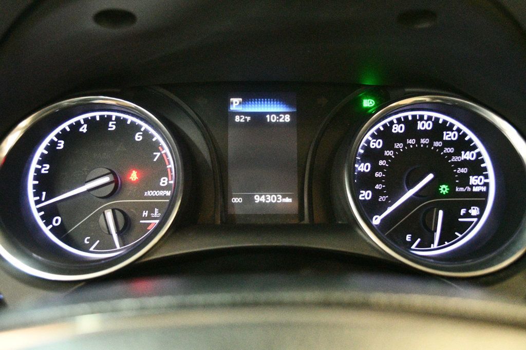 2019 Toyota Camry SE XLE photo 37