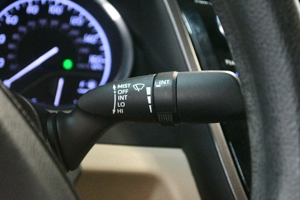 2019 Toyota Camry SE XLE photo 56
