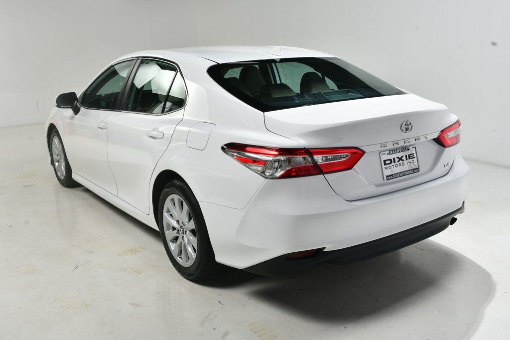 2019 Toyota Camry SE XLE photo 6