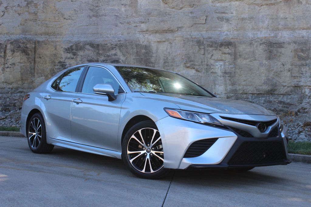 2019 Toyota Camry LOW MILES SUPER CLEAN !!CLEAN CARFAX!! - 23088148 - 0