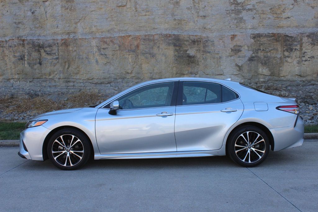 2019 Toyota Camry LOW MILES SUPER CLEAN !!CLEAN CARFAX!! - 23088148 - 1