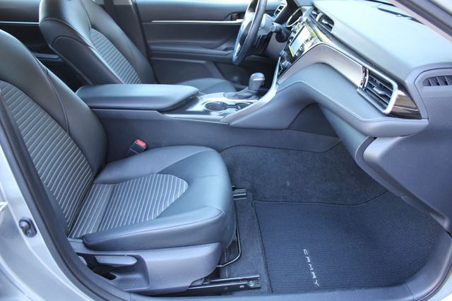2019 Toyota Camry LOW MILES SUPER CLEAN !!CLEAN CARFAX!! - 23088148 - 19