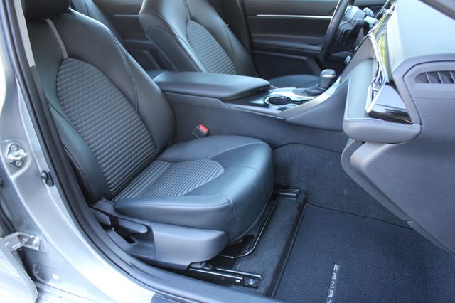 2019 Toyota Camry LOW MILES SUPER CLEAN !!CLEAN CARFAX!! - 23088148 - 20