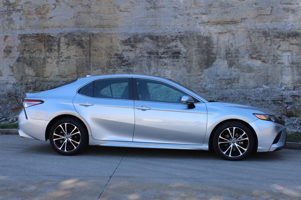 2019 Toyota Camry LOW MILES SUPER CLEAN !!CLEAN CARFAX!! - 23088148 - 2