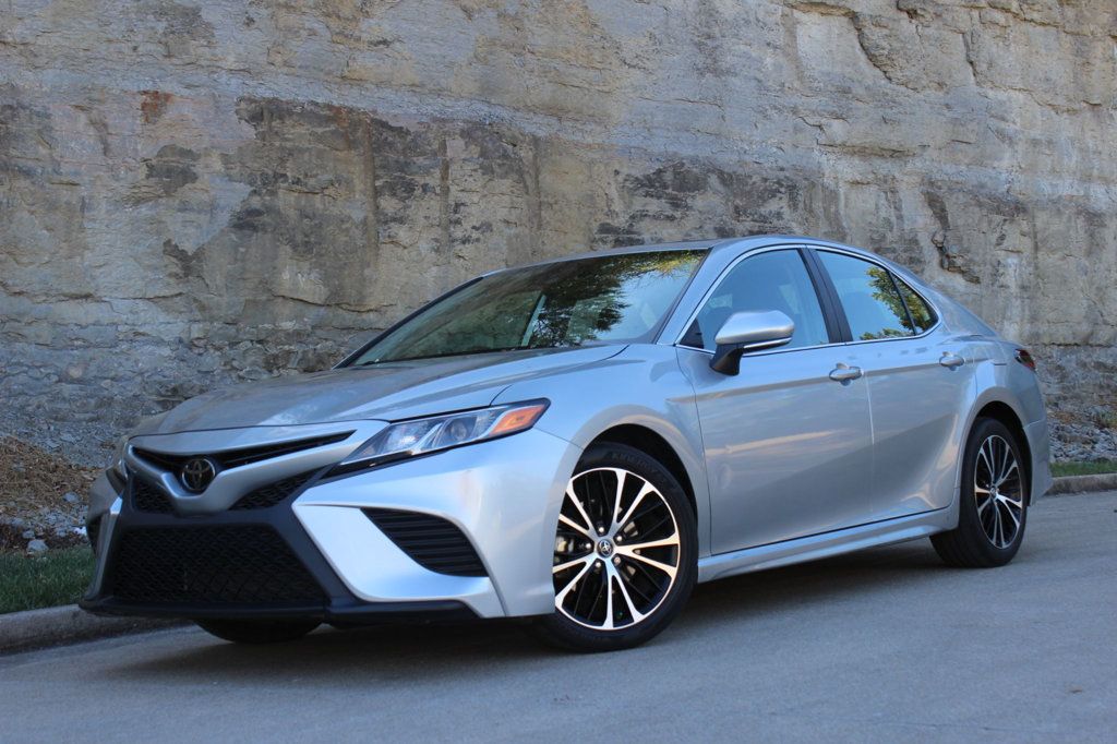 2019 Toyota Camry LOW MILES SUPER CLEAN !!CLEAN CARFAX!! - 23088148 - 4