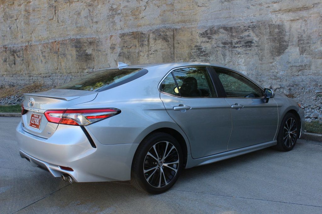 2019 Toyota Camry LOW MILES SUPER CLEAN !!CLEAN CARFAX!! - 23088148 - 5