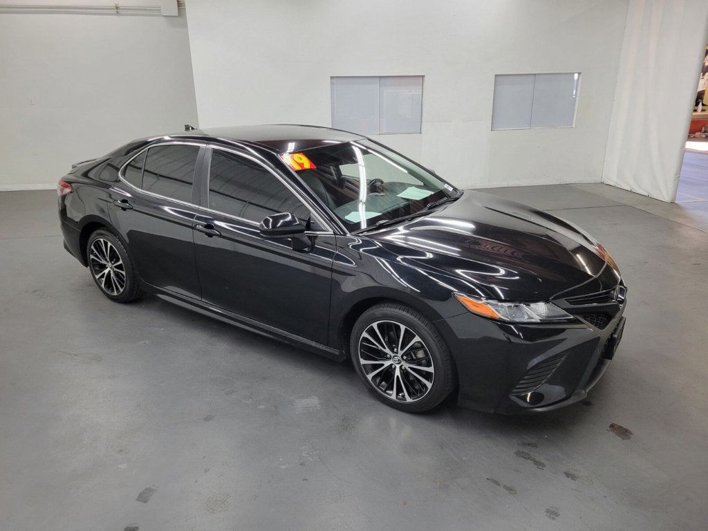 2019 Toyota Camry SE Automatic - 22292072 - 3