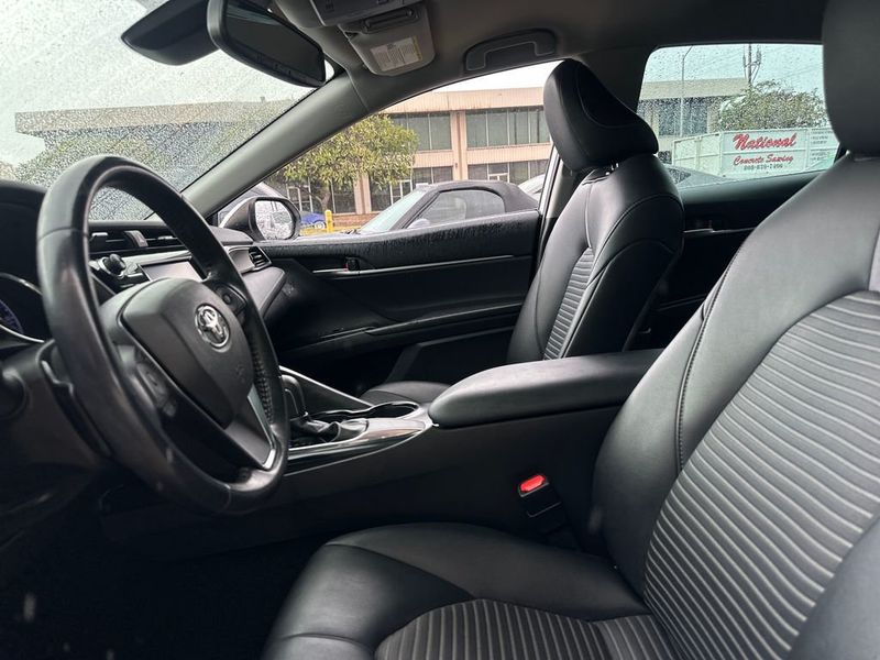 2019 Toyota Camry SE Automatic - 22955955 - 11