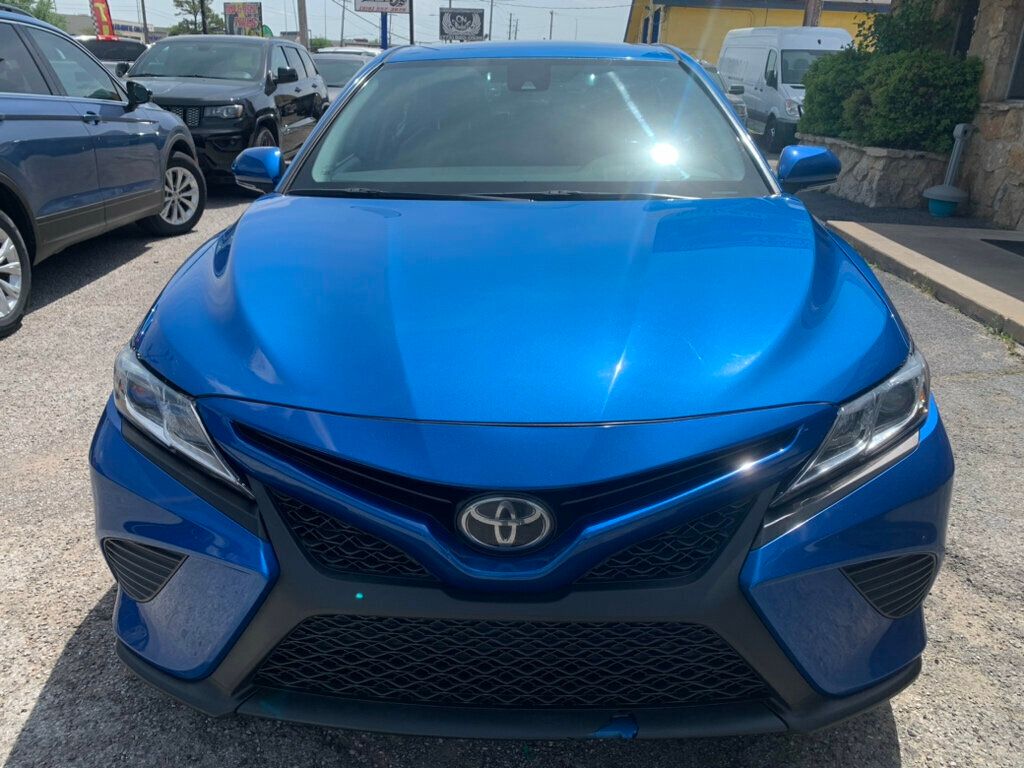 2019 Toyota Camry SE XLE photo 2