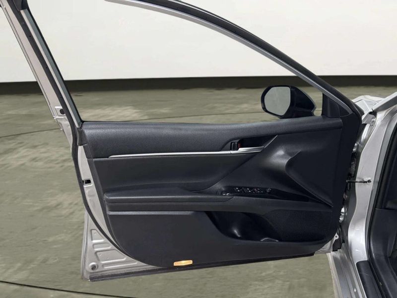 2019 Toyota Camry SE Automatic - 23054695 - 11