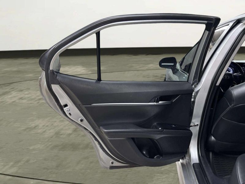 2019 Toyota Camry SE Automatic - 23054695 - 14