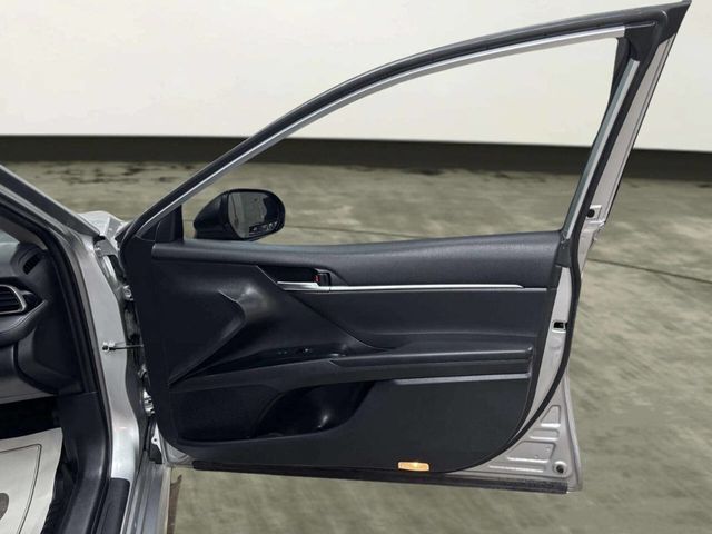 2019 Toyota Camry SE Automatic - 23054695 - 18