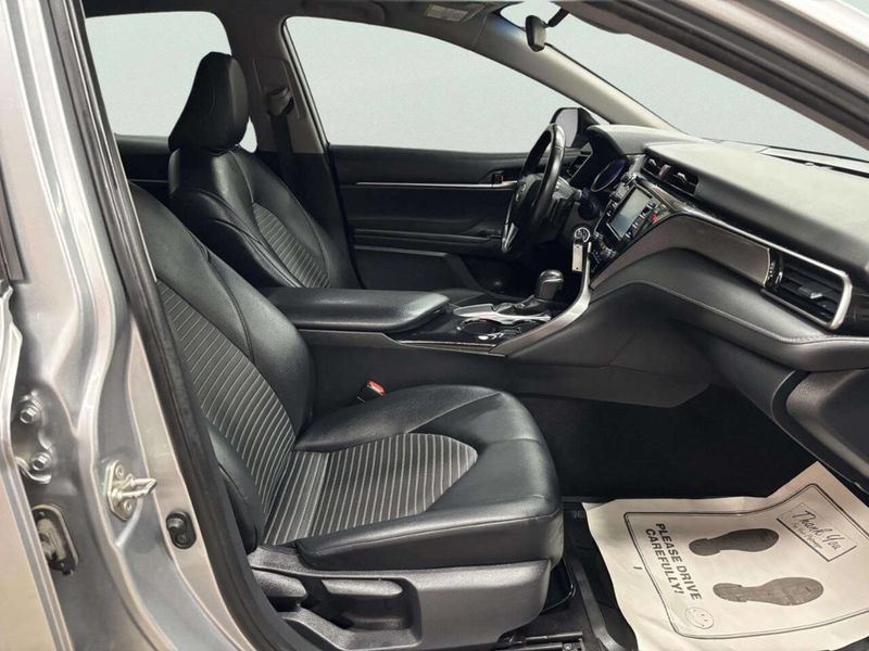 2019 Toyota Camry SE Automatic - 23054695 - 19