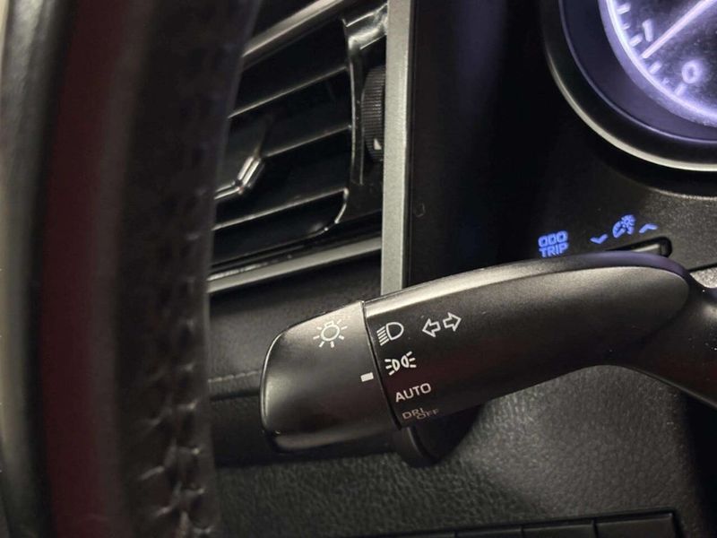 2019 Toyota Camry SE Automatic - 23054695 - 28
